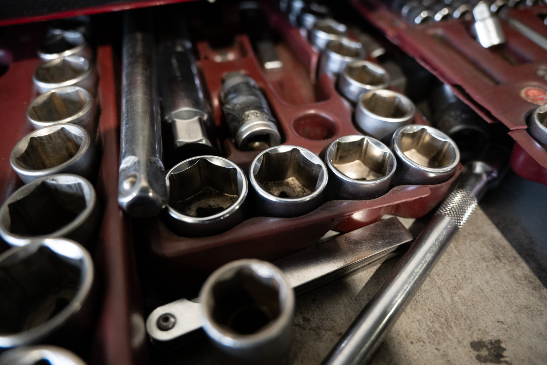Douilles et outils de mécanique de l'atelier